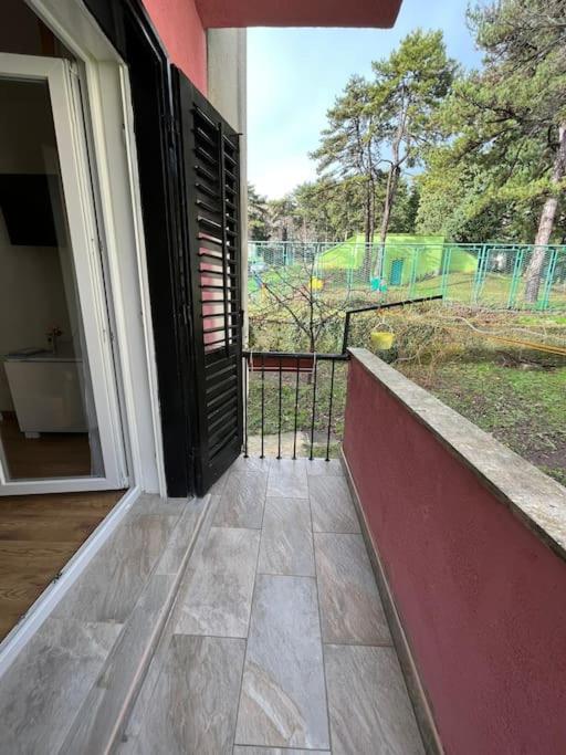 Apartamento Lijepo Ureden Stan U Centru Grada Knin Exterior foto